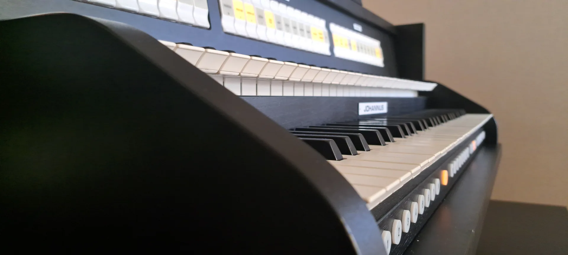 Klaviaturen en bediening van een Johannus orgel